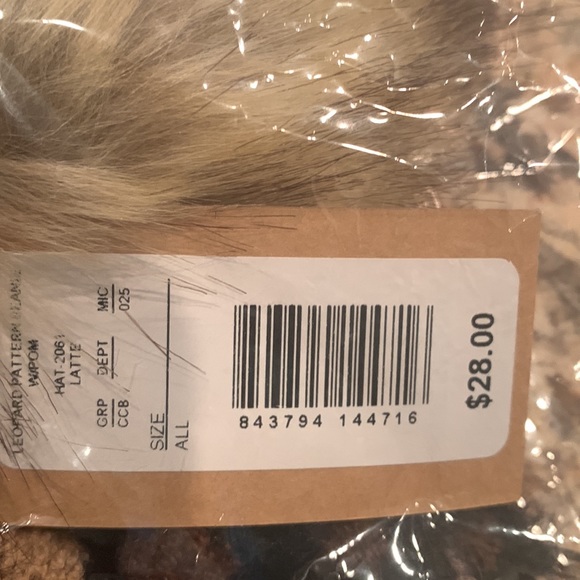 Women's C.C Leopard Cuff Pom Beanie New in the Package Retail $28 - Picture 3 of 3